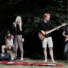 Friktion gör soundcheck i Vitabergsparken i Stockholm under sommaren 2017